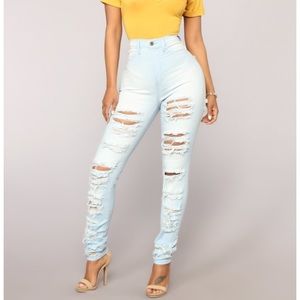 New Fashion Nova Jeans Size 9! NEVER WORN!!